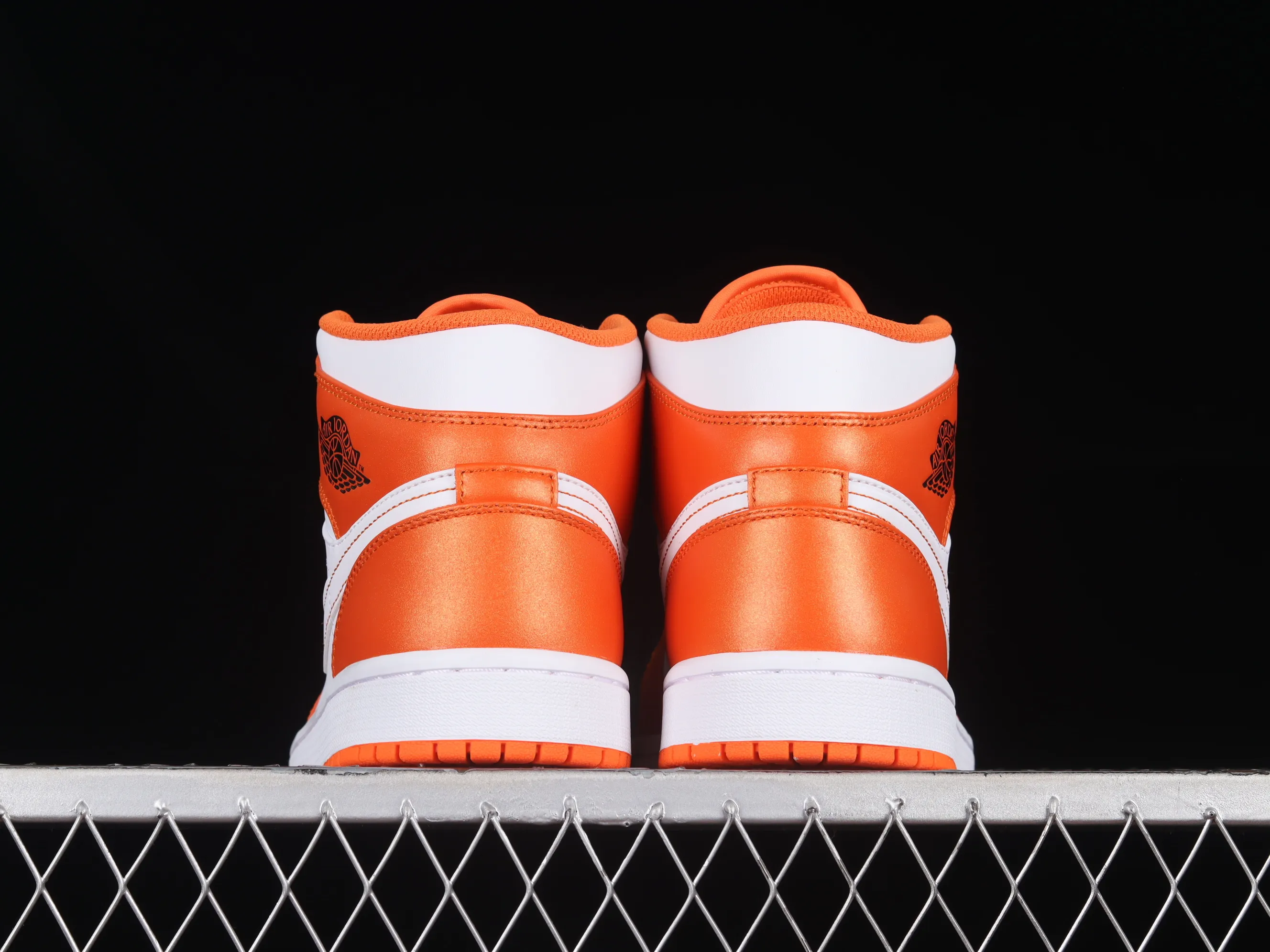 All categories Air Jordan Jordan series basketball shoes Air Jordan 1 Mid G version pure original Air Jordan 1 Mid "Surface" AJ1 Joe 1 white and orange small buckle mid-top basketball shoes DM3531-800